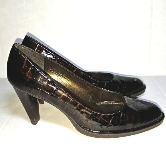 Croc Embossed Brown Pumps - Picture 1 of 10